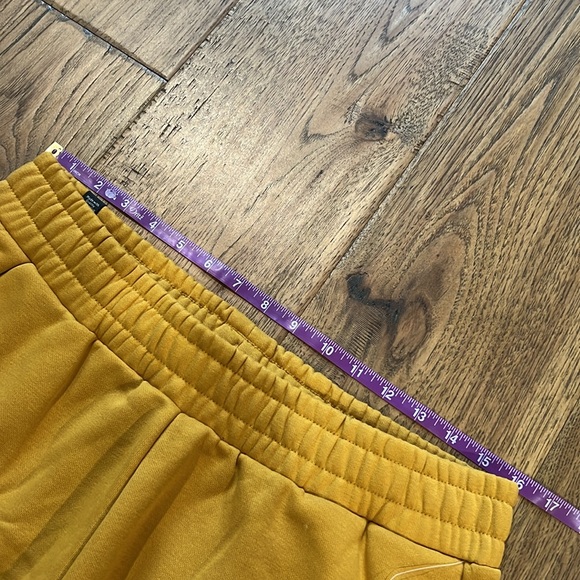 Brand New Puma SE Badge Sweat Pants Short Color: Amber Super Soft & comfortable! - Picture 9 of 10